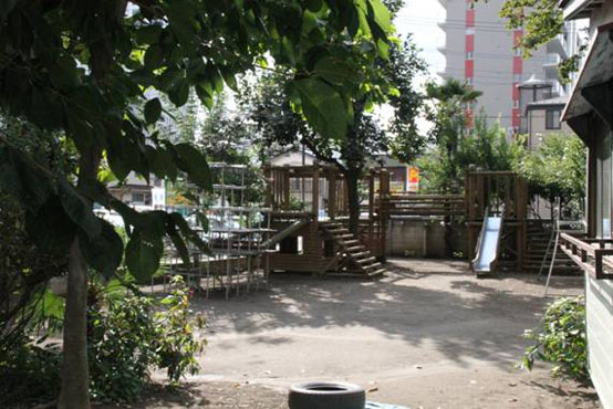 幼稚園々庭 幼稚園々庭